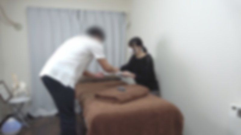 【無碼/無套中出】身材高挑、體態絕佳、五官清晰的美人來店！仔細地按摩緊實的身體，期待她的反應！